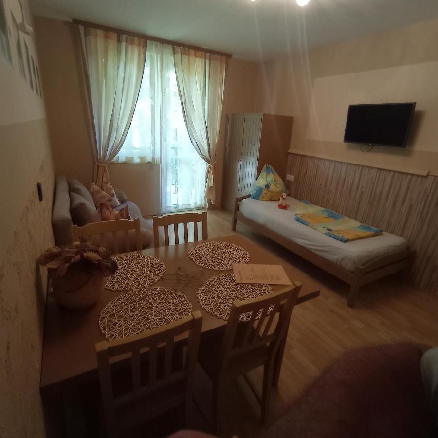 Rozsa Apartman 2 Alsóörs المظهر الخارجي الصورة
