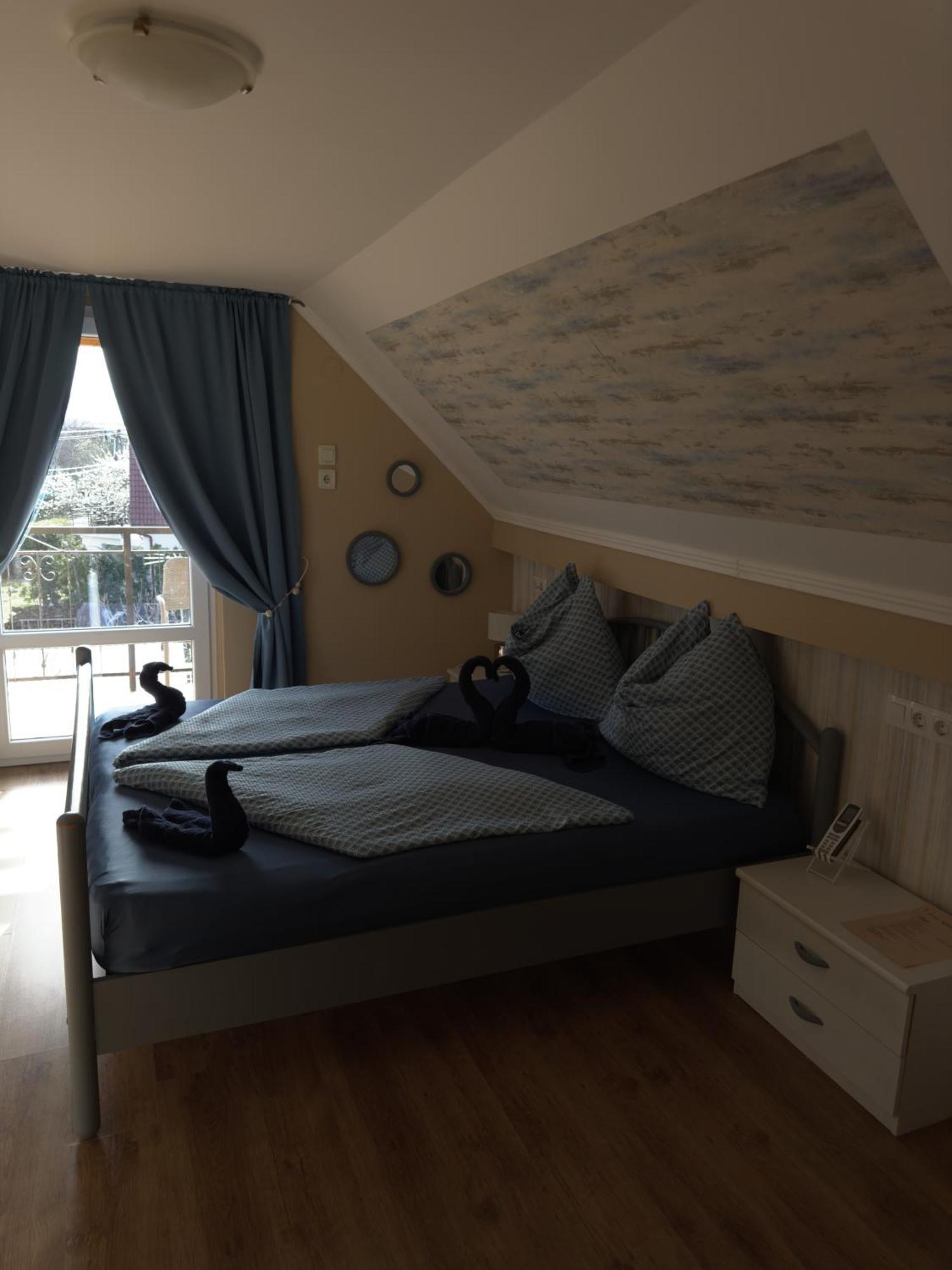 Rozsa Apartman 2 Alsóörs الغرفة الصورة