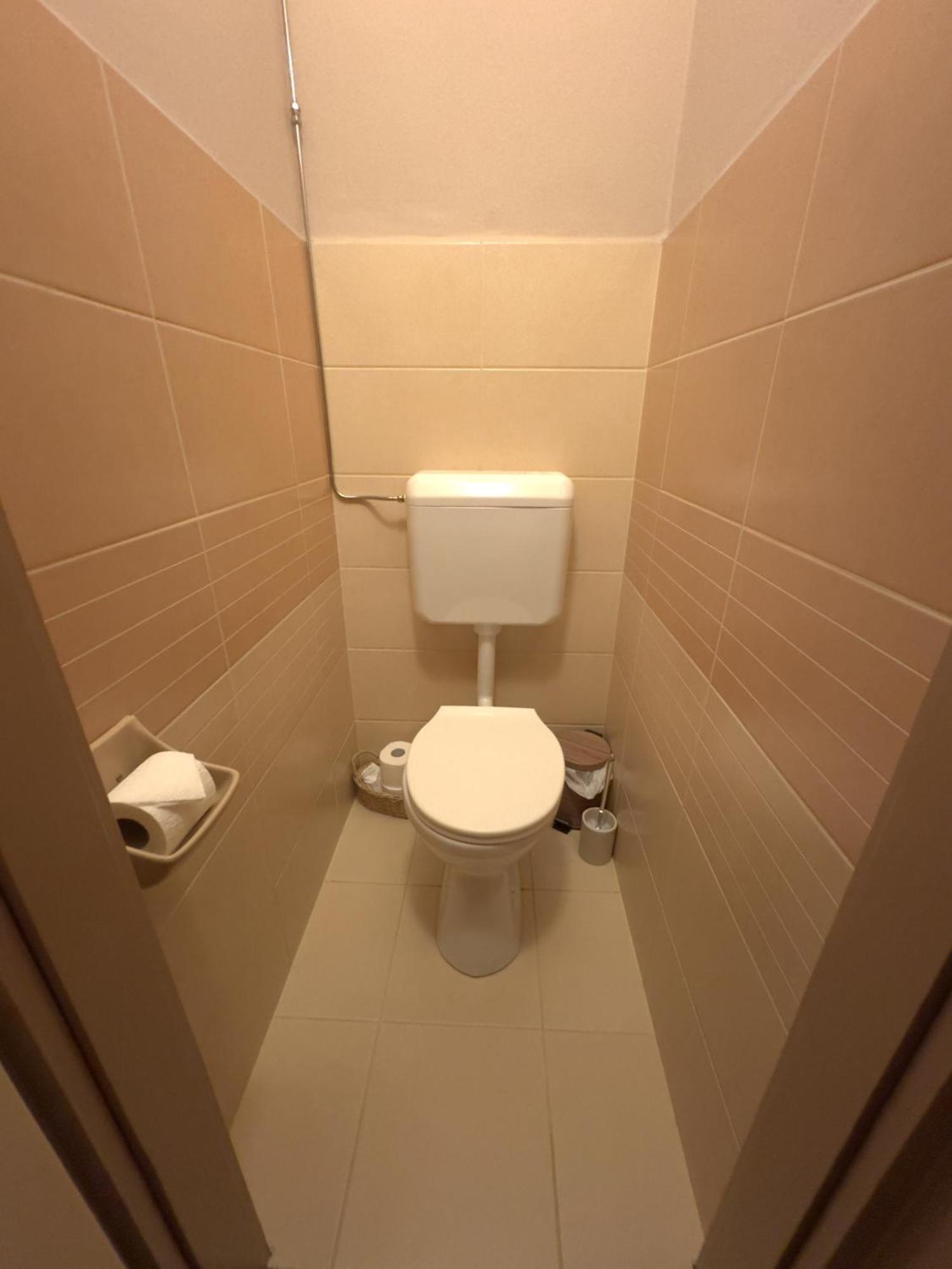 Rozsa Apartman 2 Alsóörs الغرفة الصورة