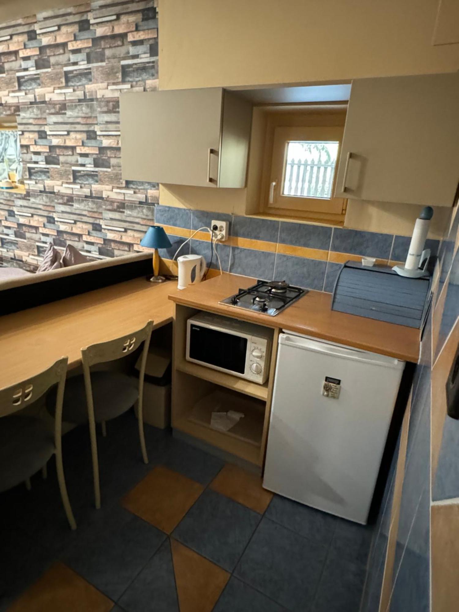 Rozsa Apartman 2 Alsóörs الغرفة الصورة