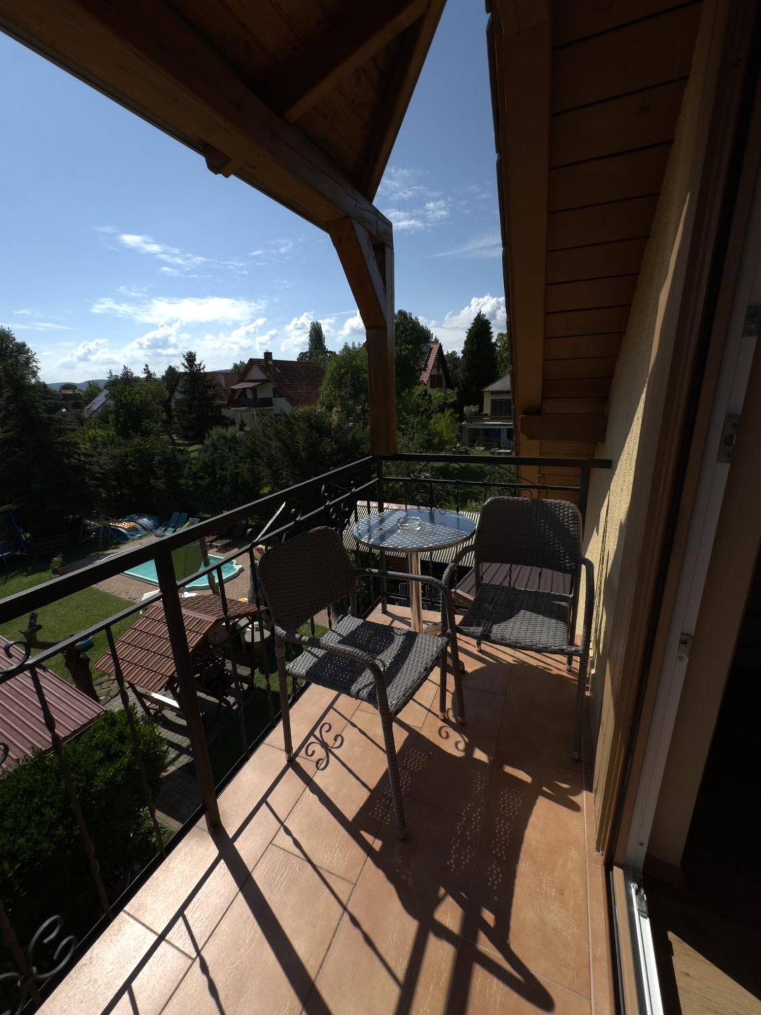 Rozsa Apartman 2 Alsóörs الغرفة الصورة