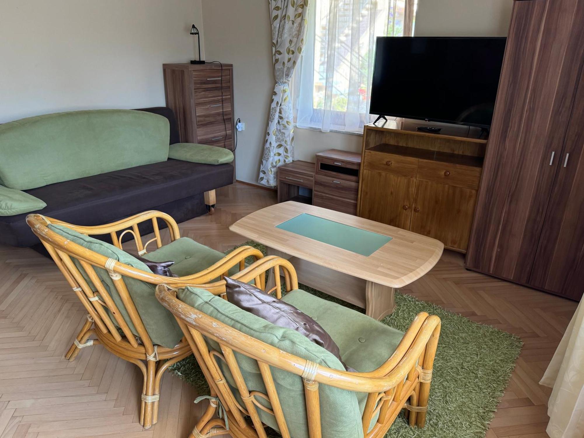 Rozsa Apartman 2 Alsóörs الغرفة الصورة