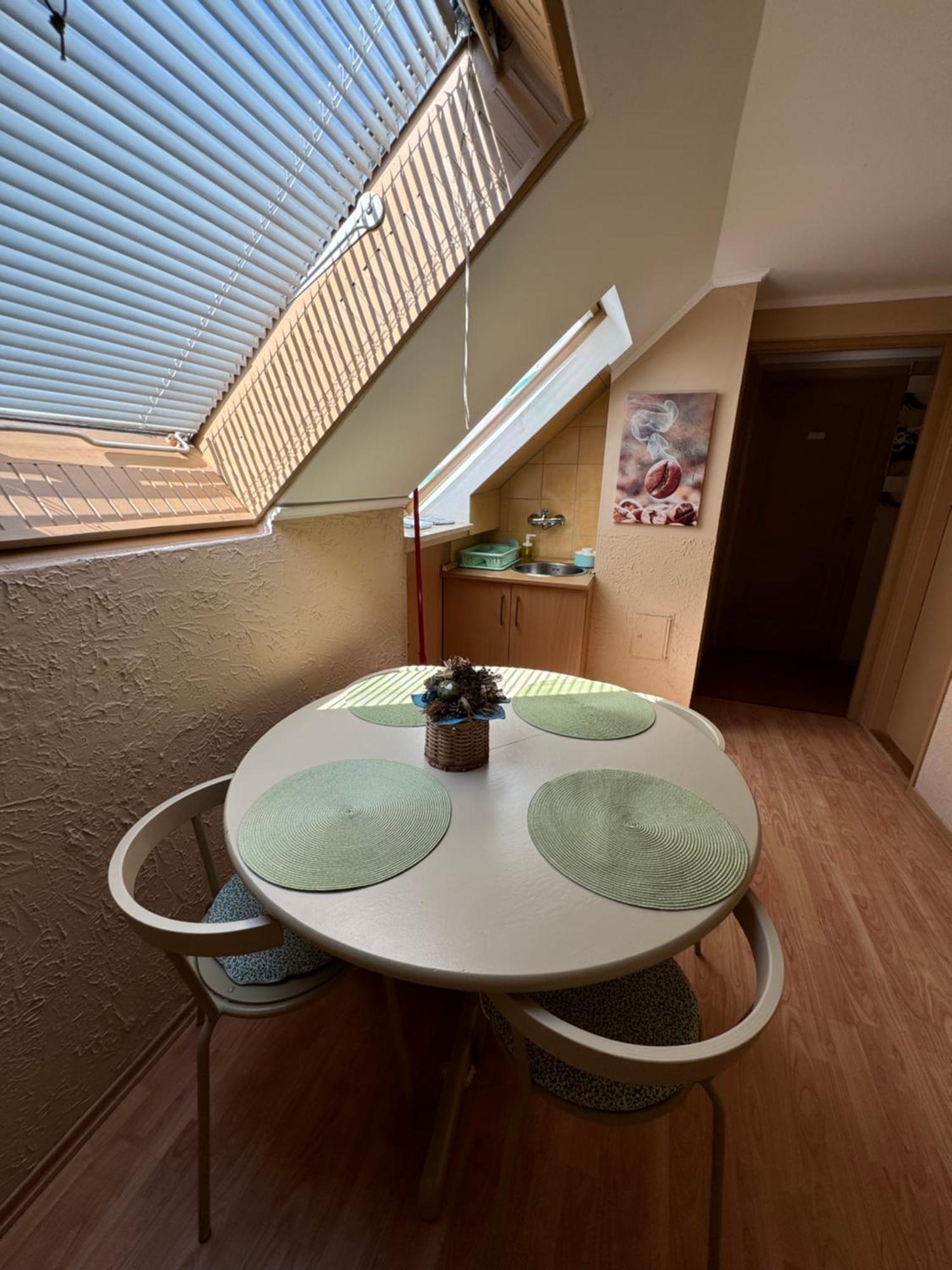 Rozsa Apartman 2 Alsóörs الغرفة الصورة