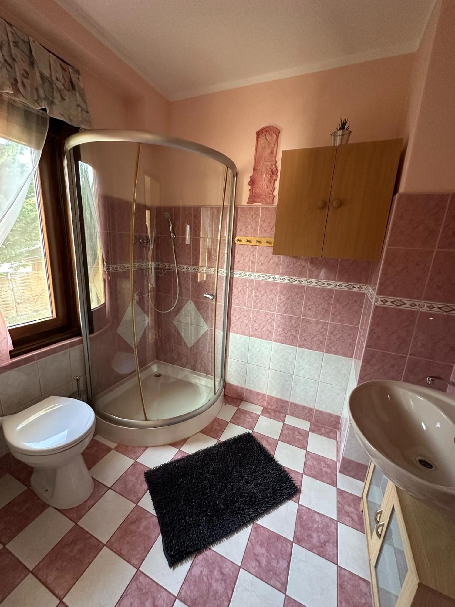 Rozsa Apartman 2 Alsóörs الغرفة الصورة